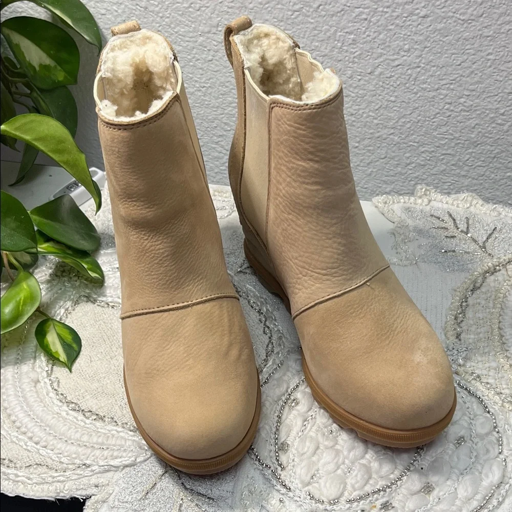 NWT Sorel ARCTIC™ WEDGE II CHELSEA LUX BOOT​ (Size 7)